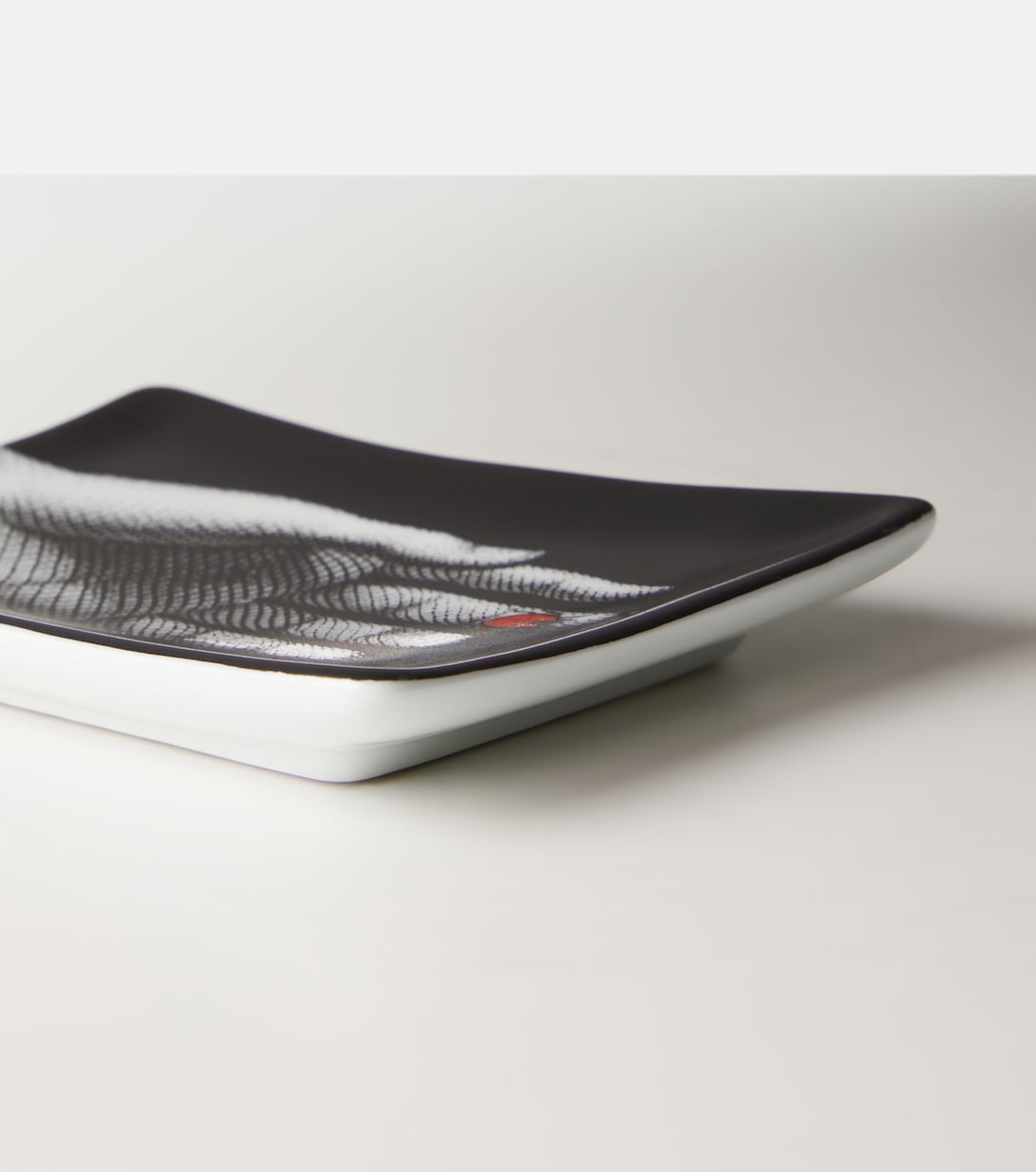 Mano Con Anelli ceramic ashtray | Fornasetti