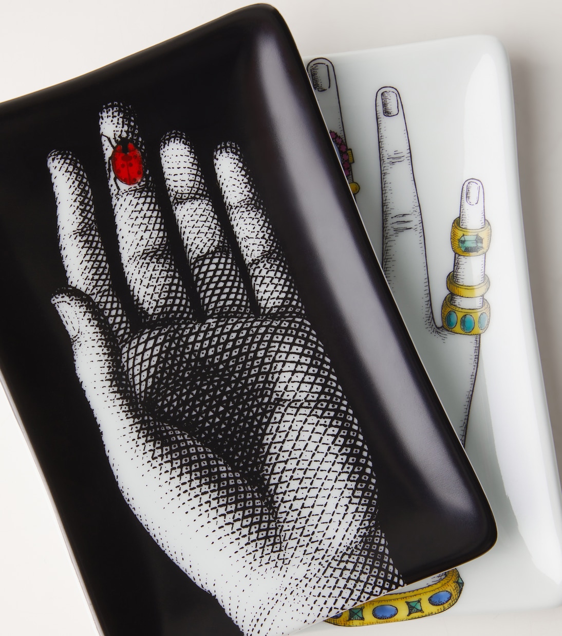 Mano Con Anelli ceramic ashtray | Fornasetti