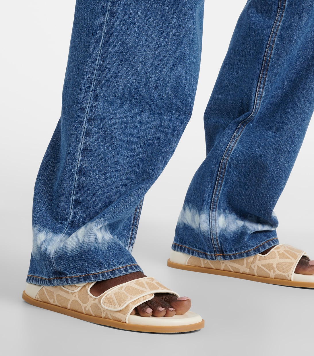 VLogo Signature raffia slides | Valentino Garavani