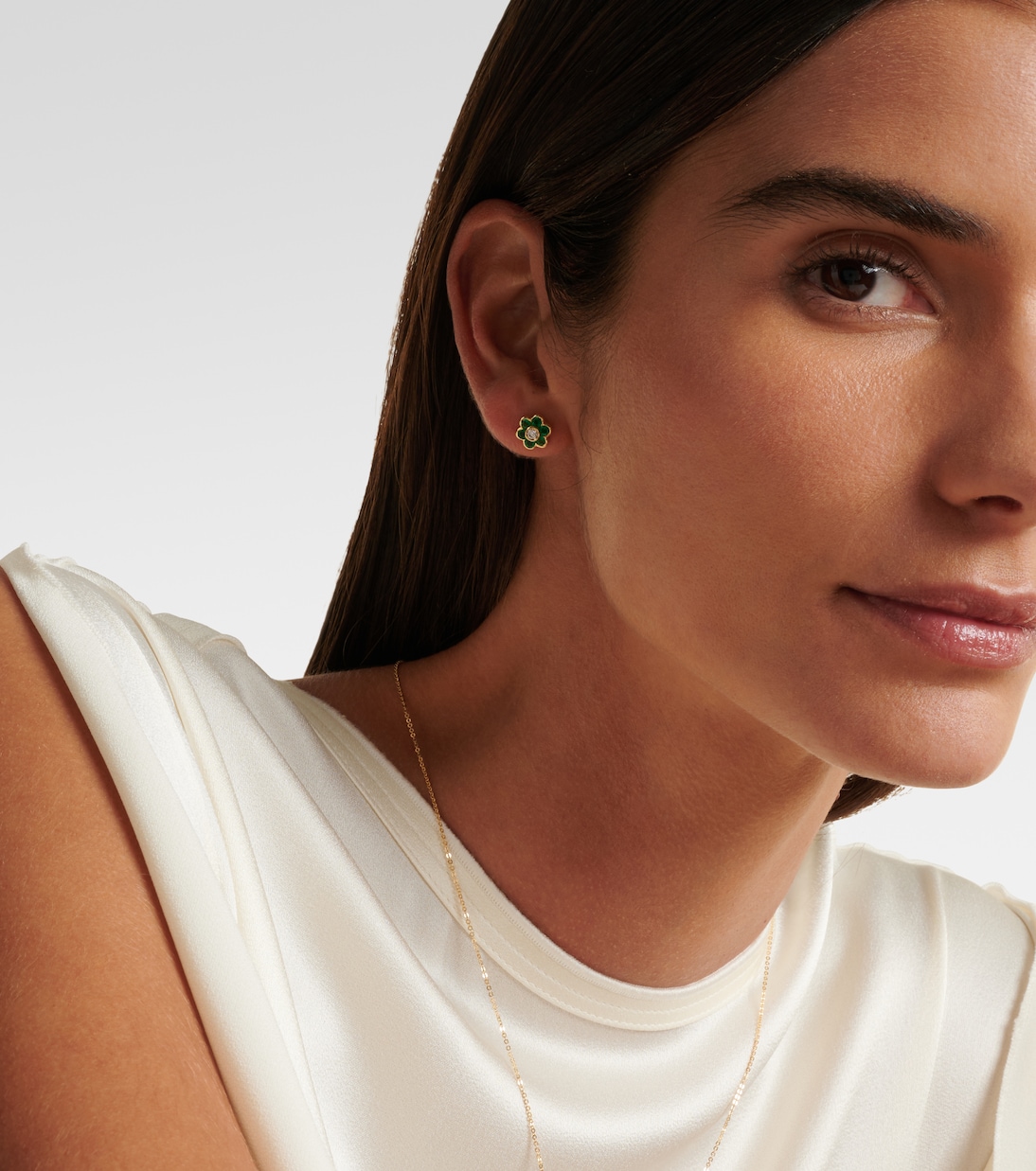 Orecchini in oro 18kt ANITA KO Flora con smeraldi e diamanti per uno stile giovane e raffinato