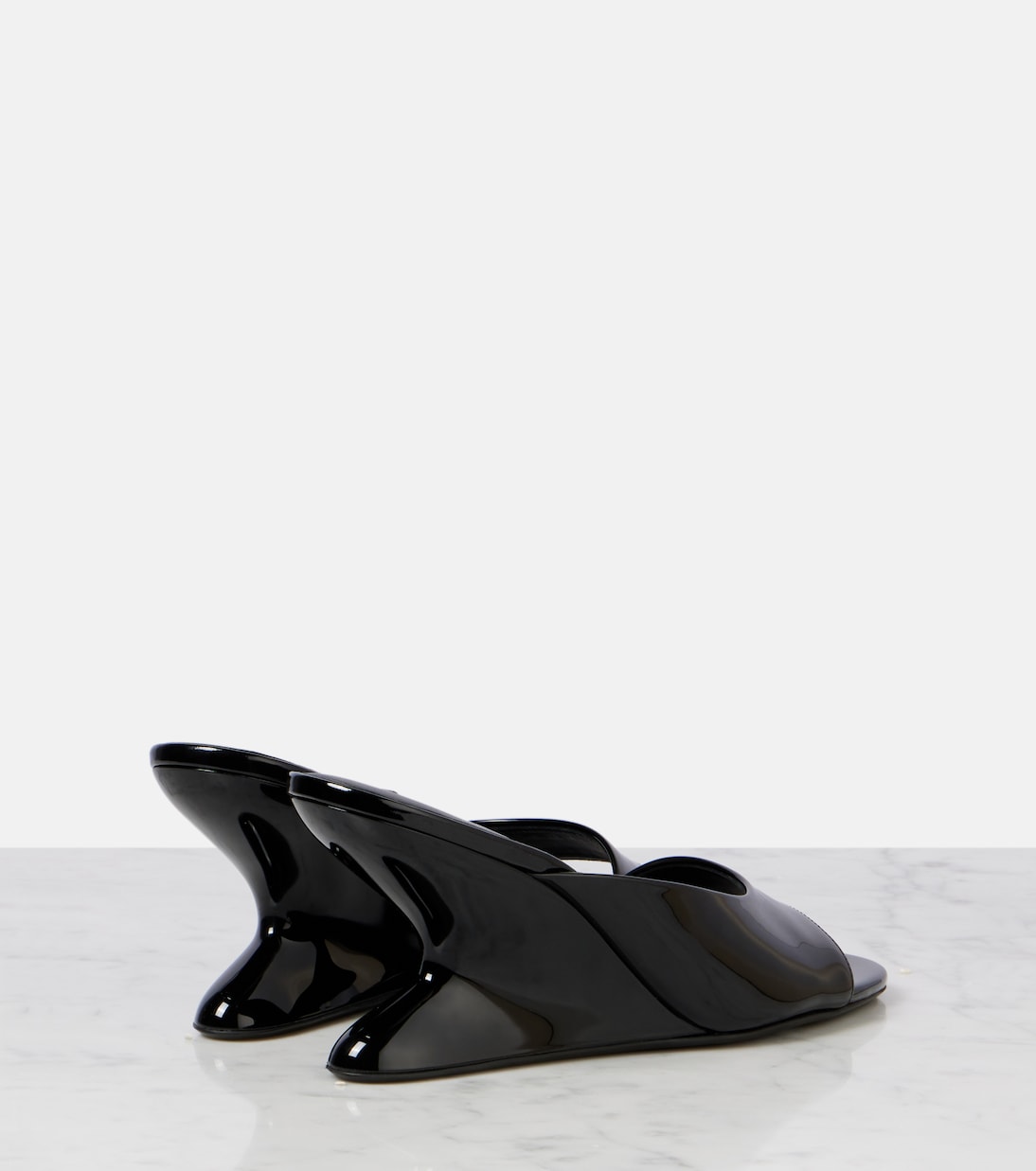 Mules con cuña Curve 75 de charol | Alaïa