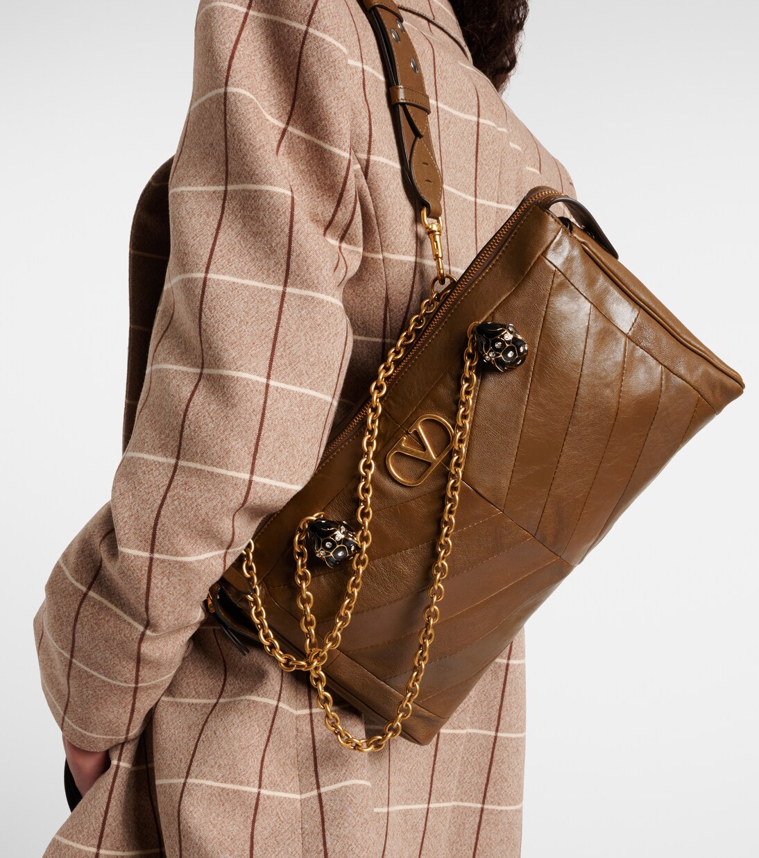 Growl Medium leather tote bag | Valentino Garavani