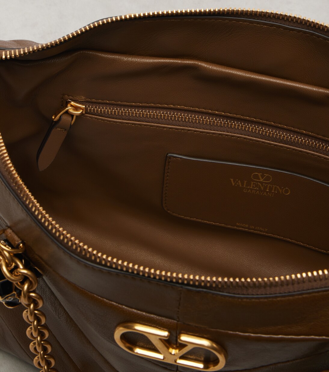 Growl Medium leather tote bag | Valentino Garavani