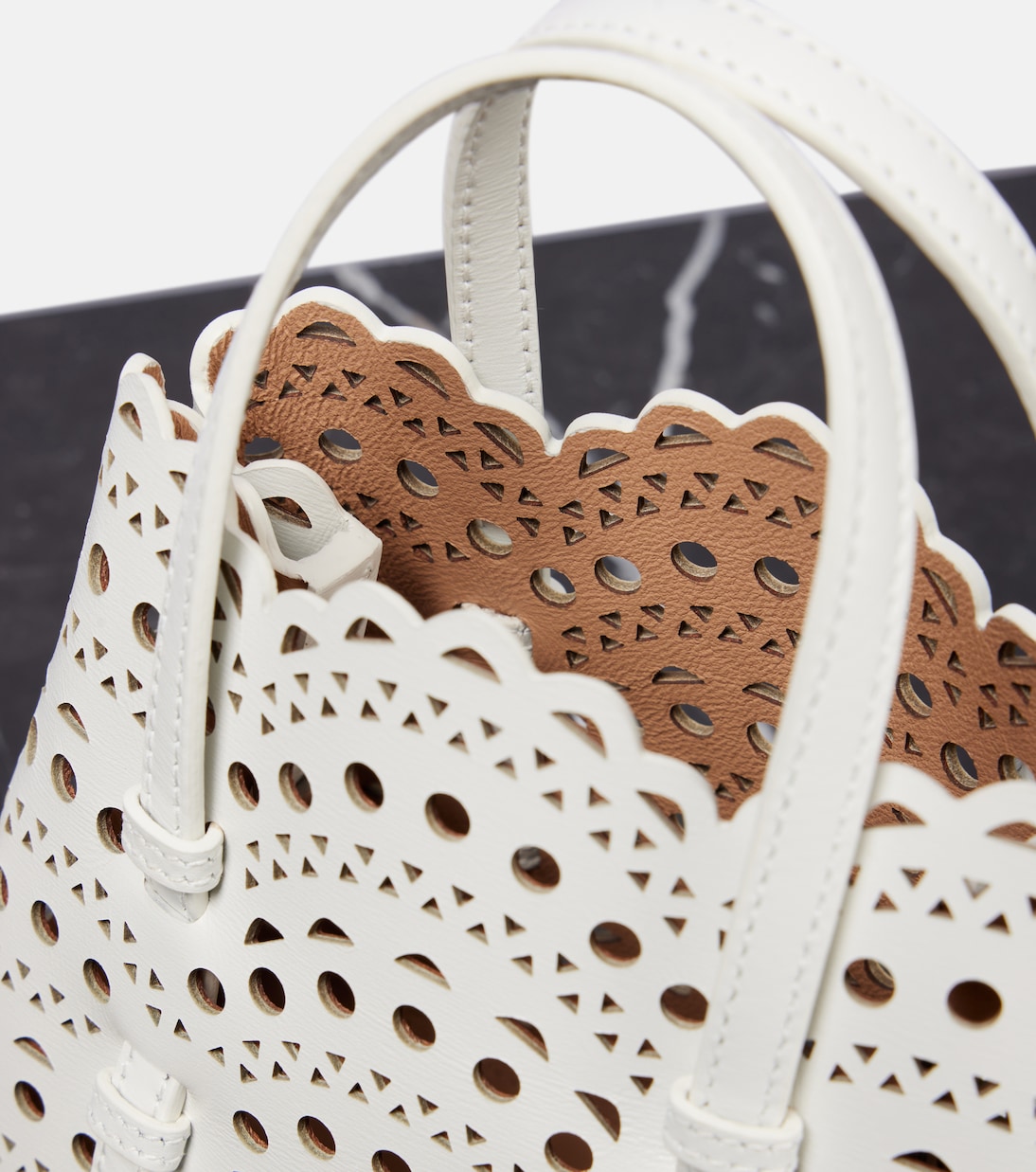 Le Mina 16 Vienne Wave leather tote bag | Alaïa