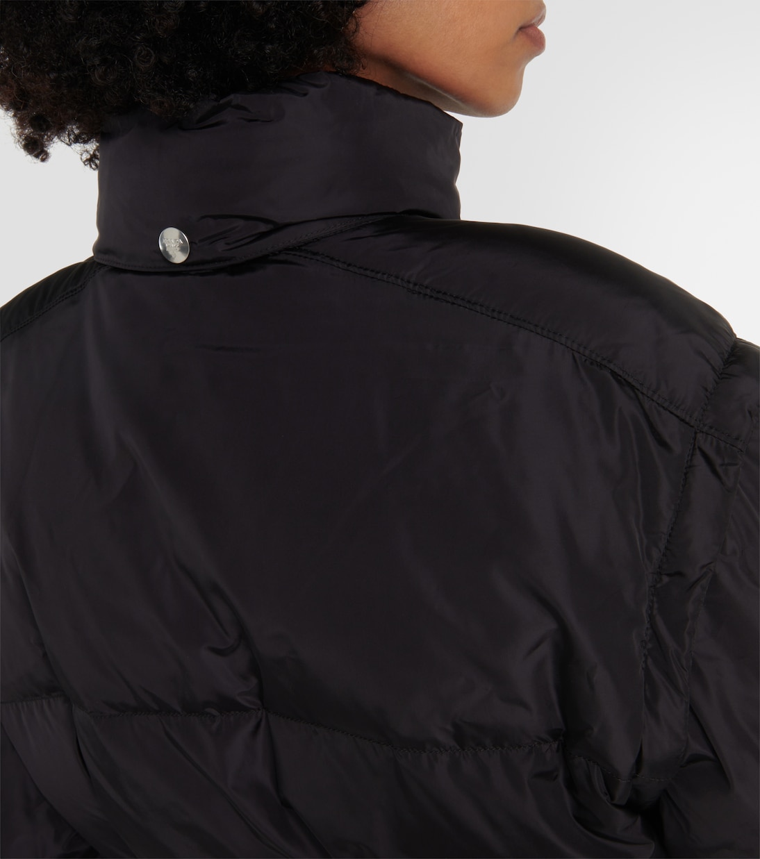 Abrigo Ligero Prada con Tecnología Re-Nylon para Jóvenes Modernos