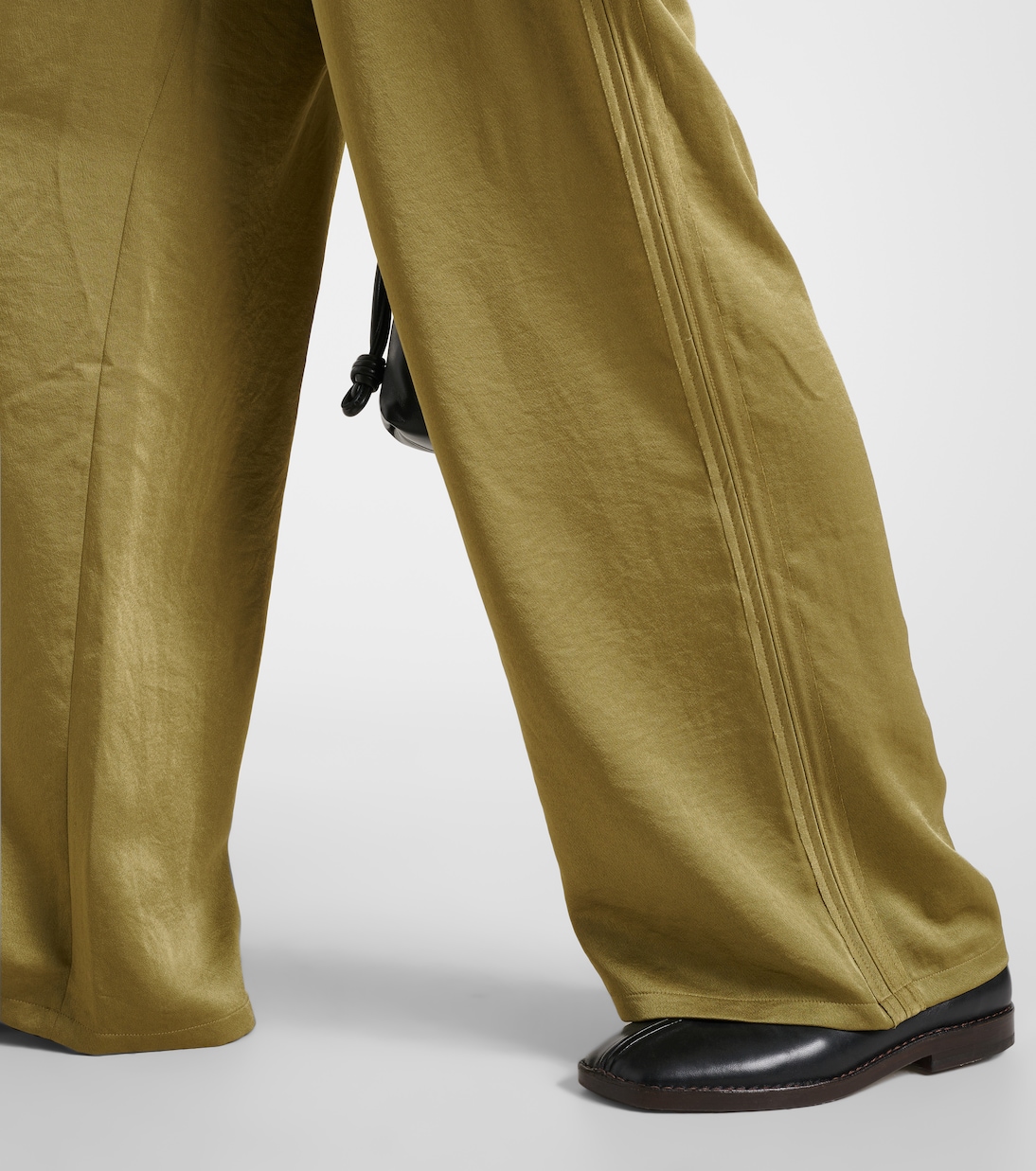 Weite Low-Rise-Hose aus Satin | Vince