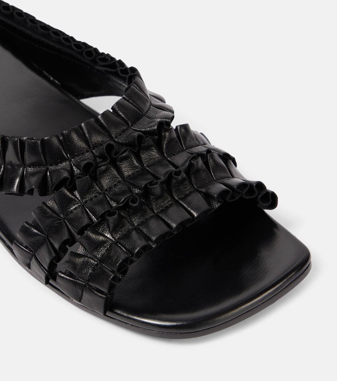 Sandali in pelle con balze firmati Dries Van Noten per uno stile giovane e audace