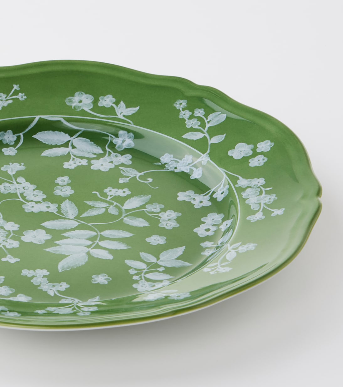Plato llano de porcelana floral por Giorni 1735 | Cabana