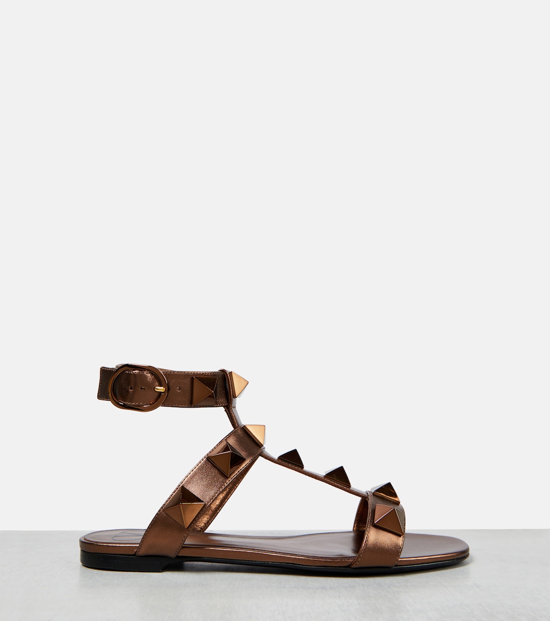 Roman Stud metallic leather sandals | Valentino Garavani