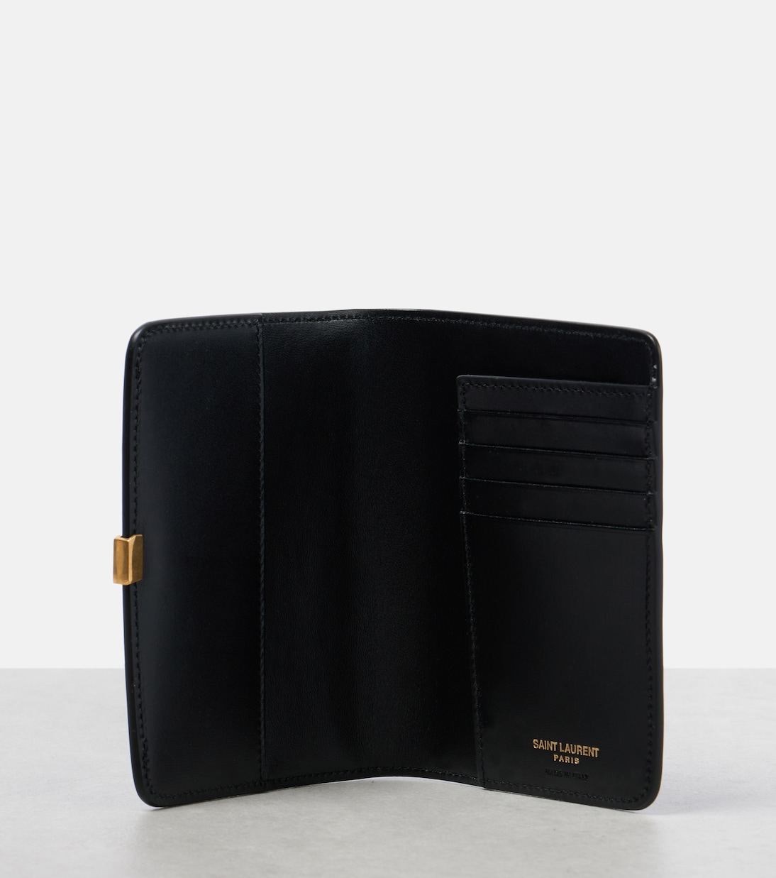 Portafoglio in pelle Saint Laurent con logo Cassandre, stile Voltaire per giovani trendy