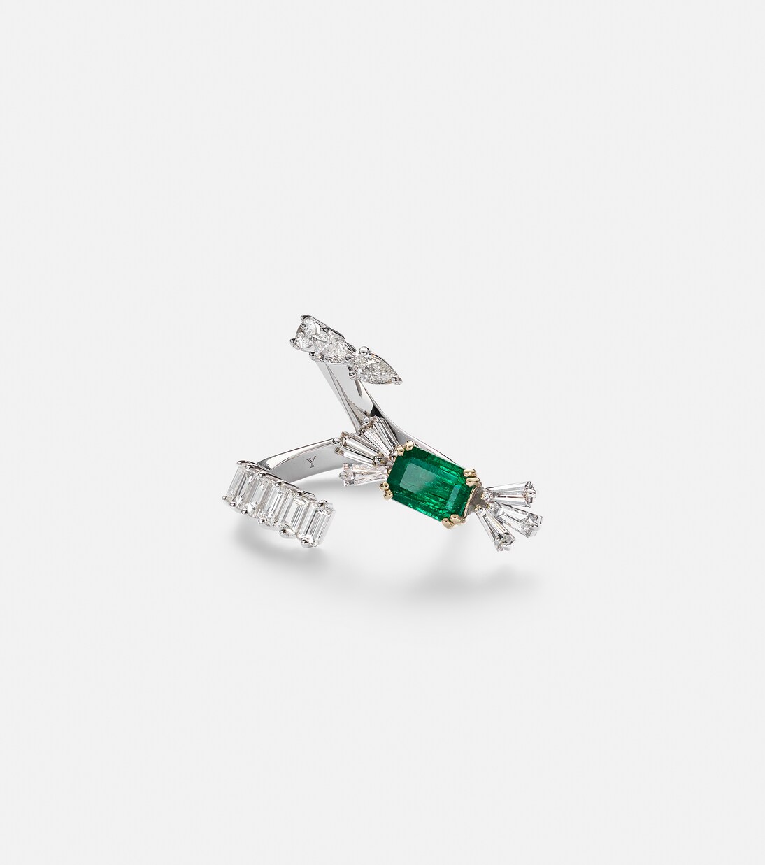 Reign Supreme 18kt white gold ring with diamonds and emerald | Yeprem