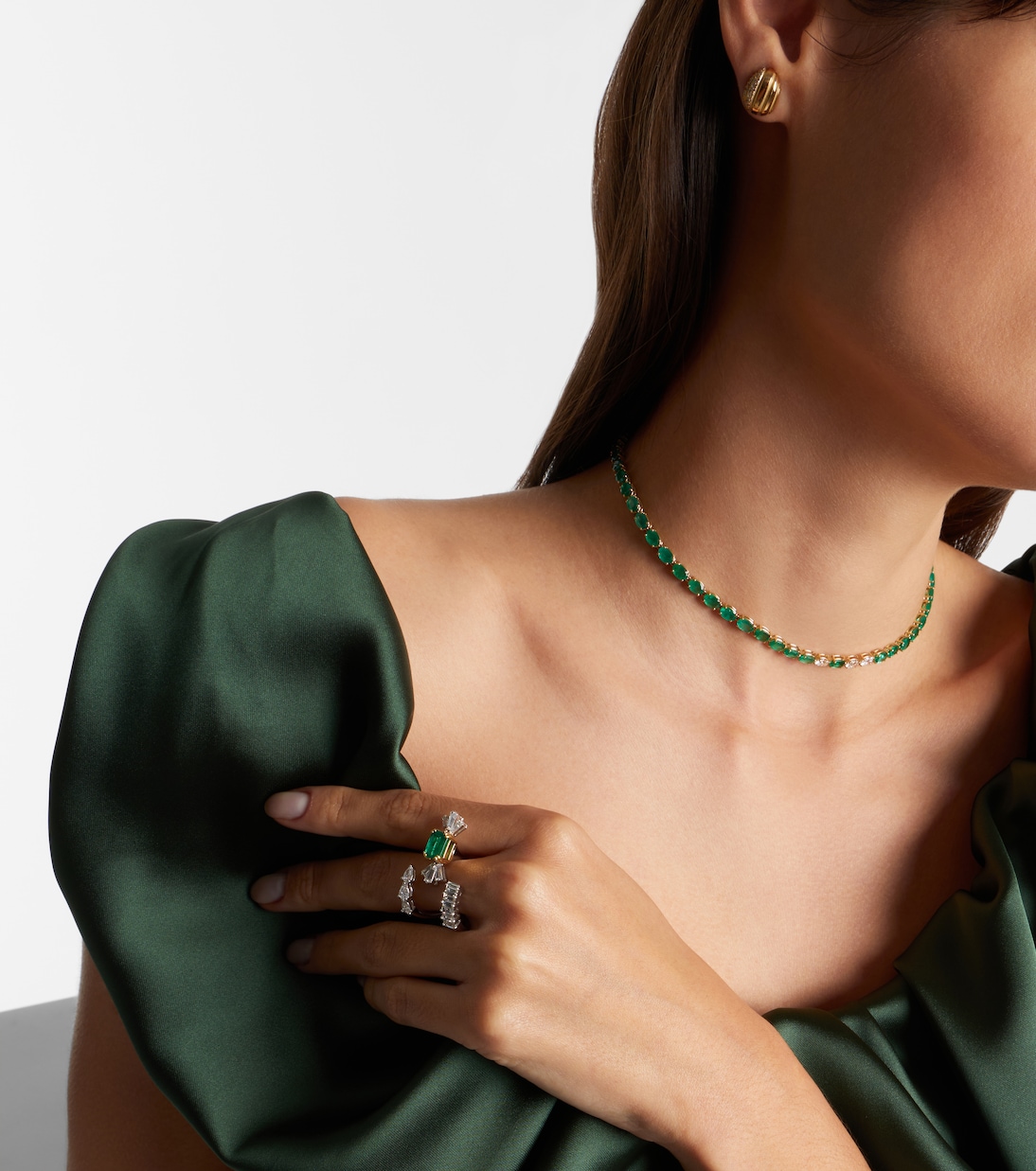 Reign Supreme 18kt white gold ring with diamonds and emerald | Yeprem