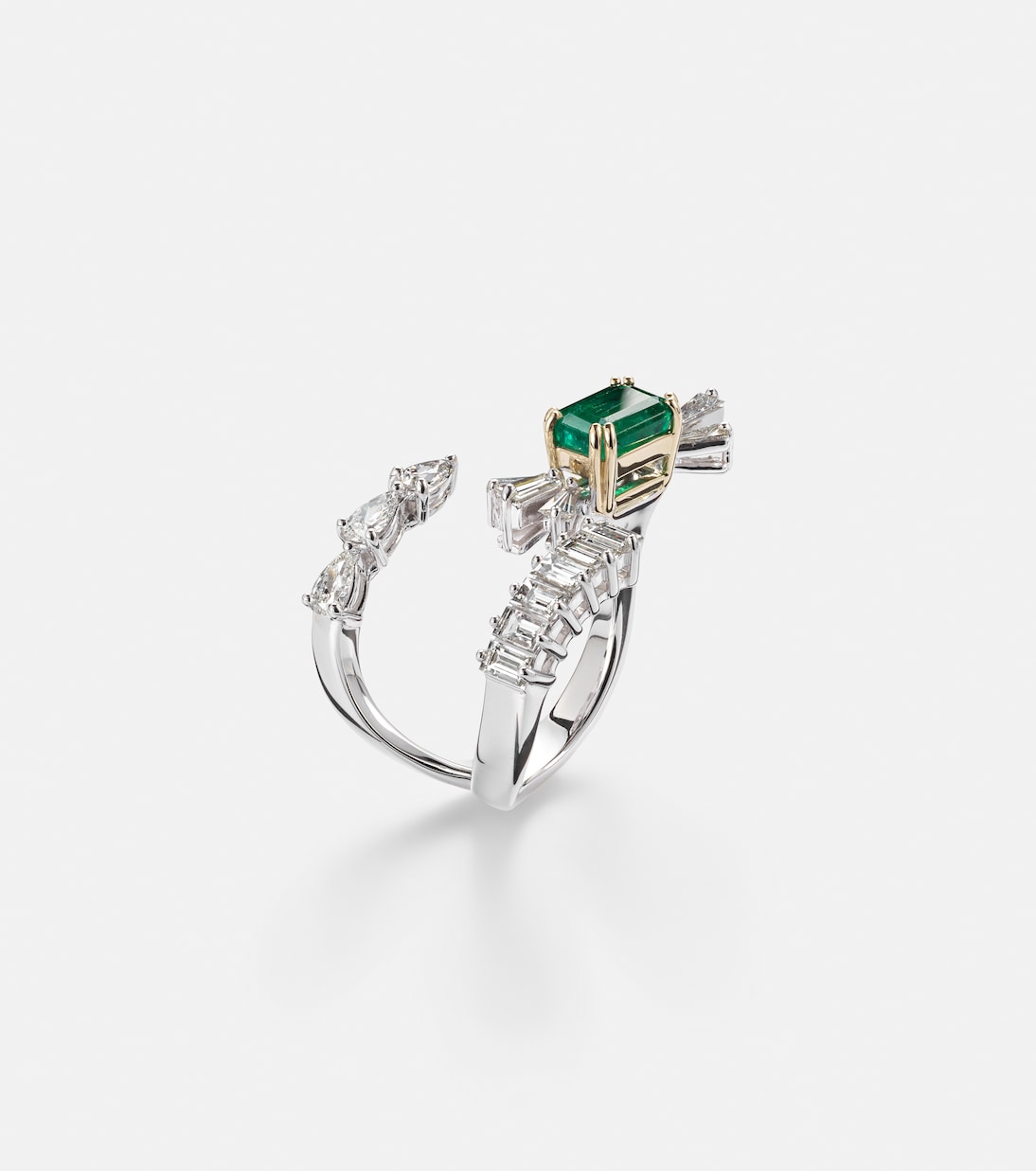 Reign Supreme 18kt white gold ring with diamonds and emerald | Yeprem