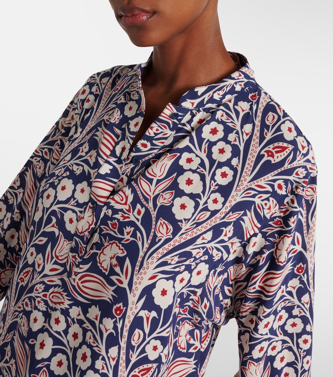 Túnica de Seda Floral Inspirada por Loro Piana para Jóvenes Modernos
