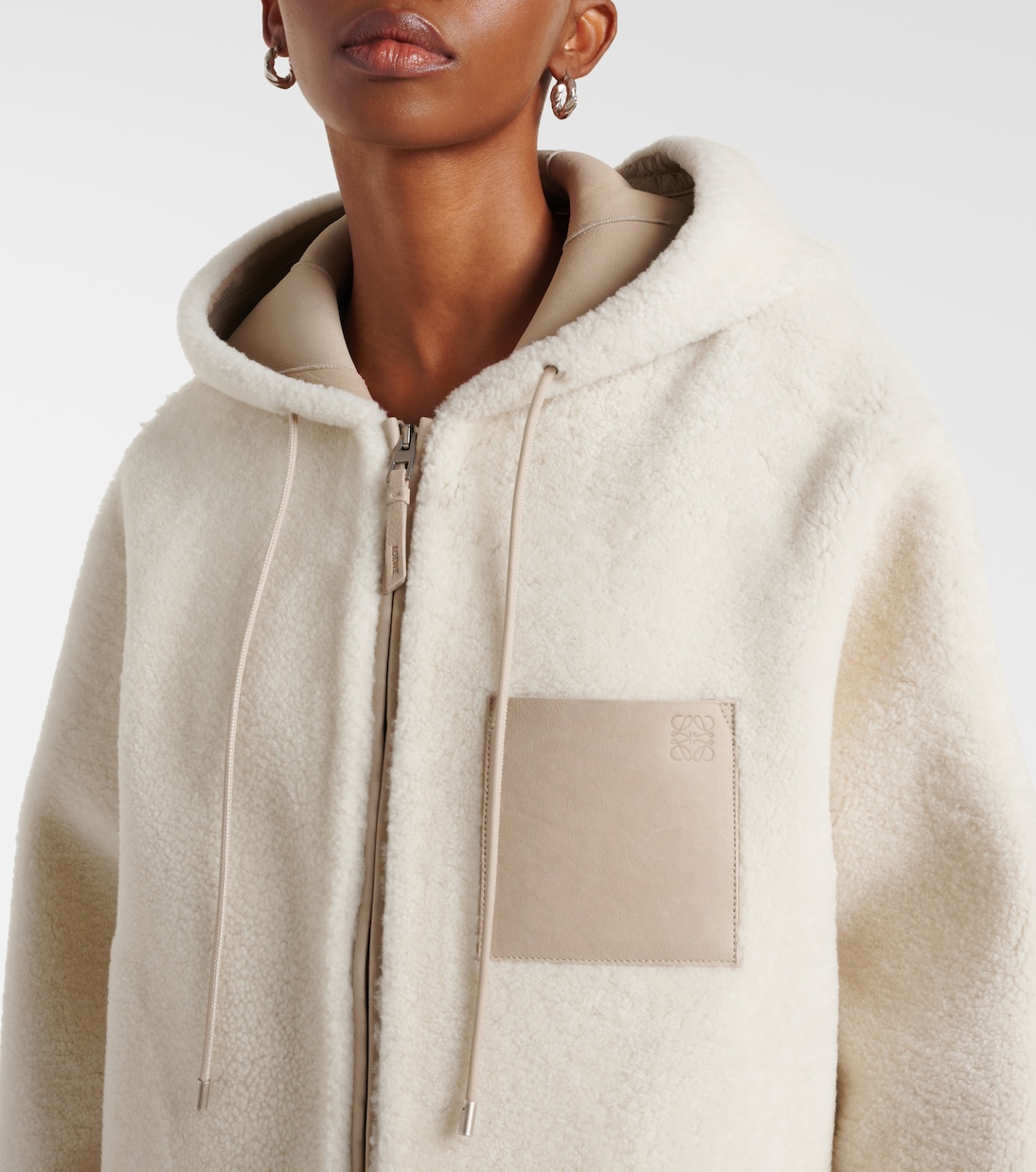 Chaqueta de Piel con Capucha Loewe para Jóvenes Estilo Urbano