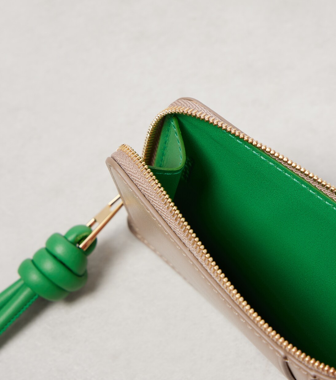 Portafoglio in pelle intrecciata LOEWE per giovani stili