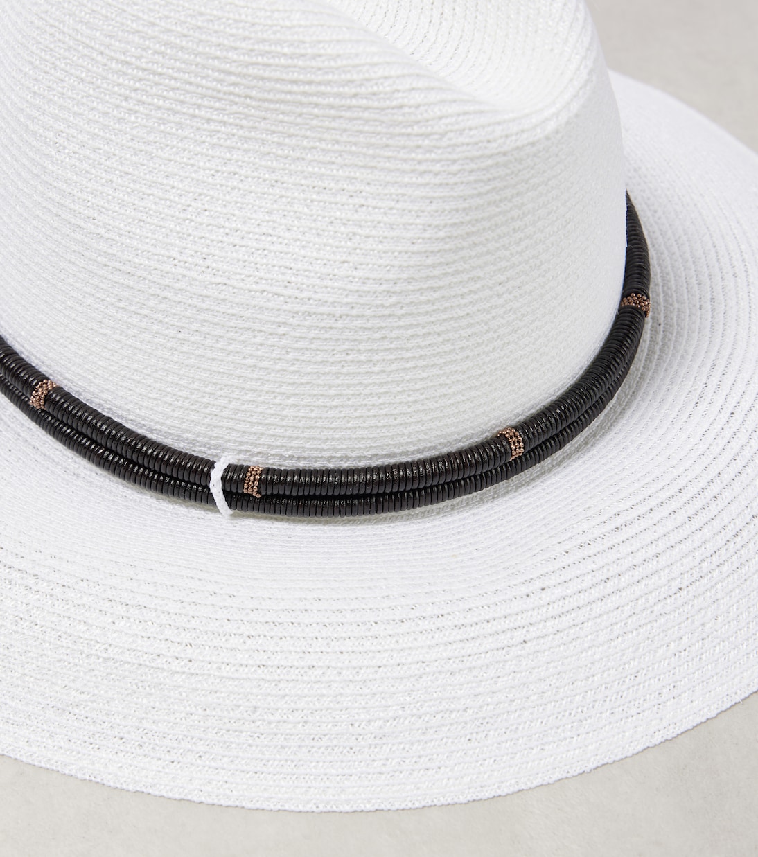 Gioielli Brunello Cucinelli: Stile Fedora per Giovani Moderni