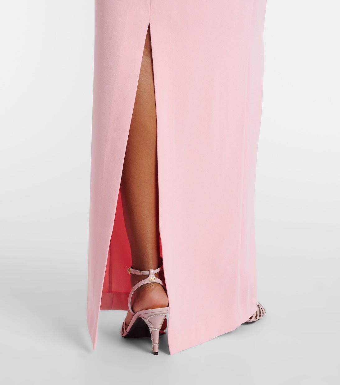 Vestido de fiesta Riva con cuello escote halter | Solace London