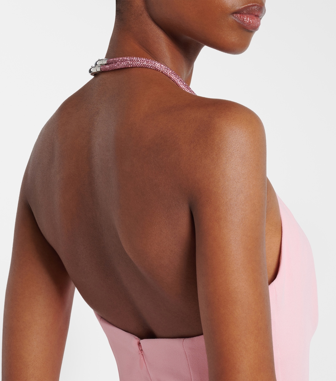 Vestido de fiesta Riva con cuello escote halter | Solace London