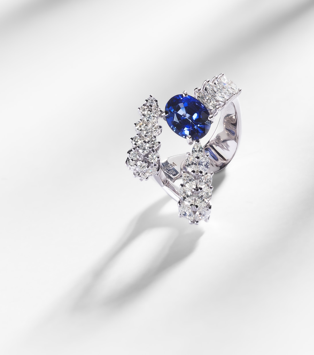 Bague en or blanc 18 ct, saphir et diamants | Yeprem