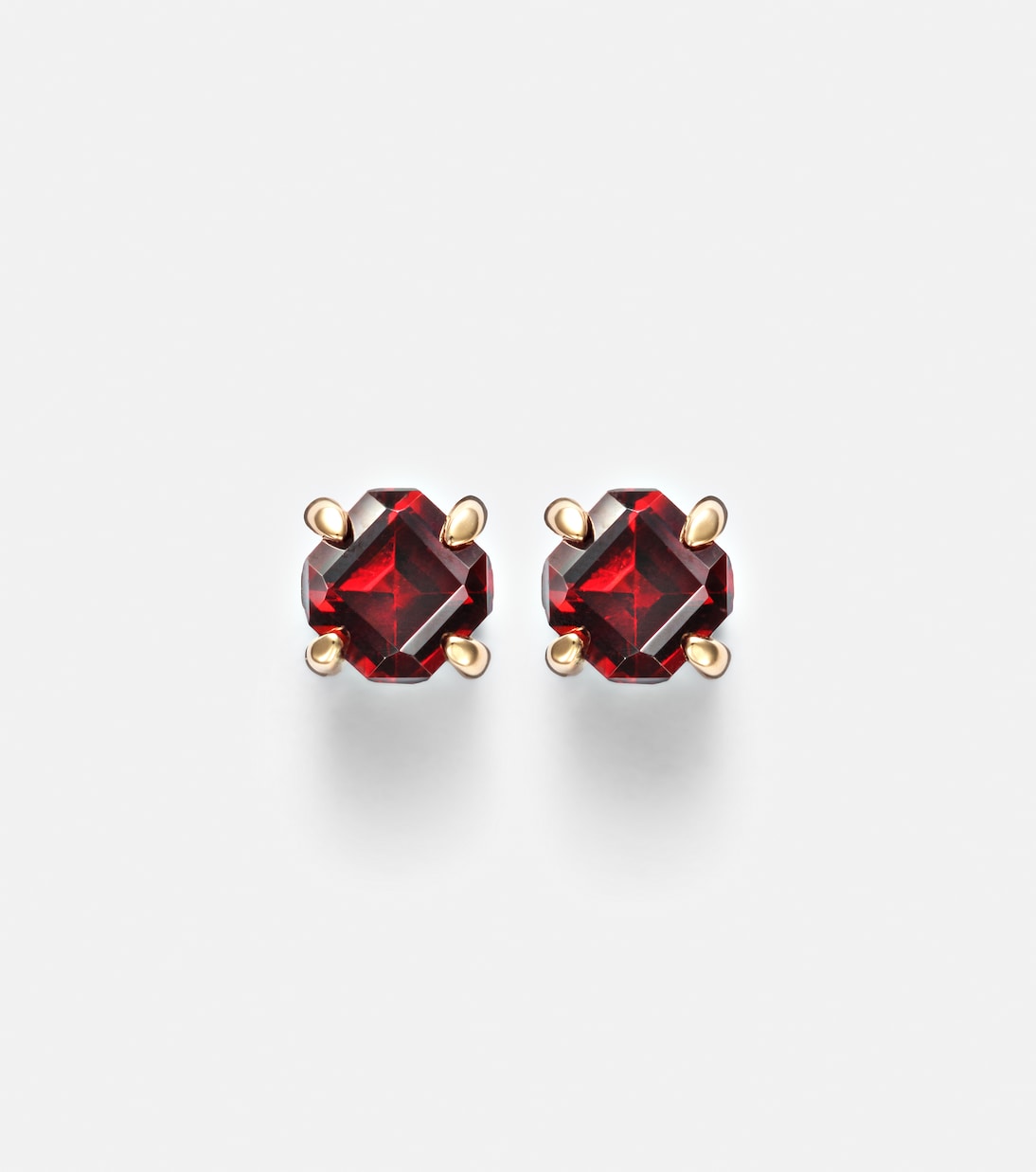 Ohrringe aus 10kt Gelbgold mit Granat | Stone and Strand