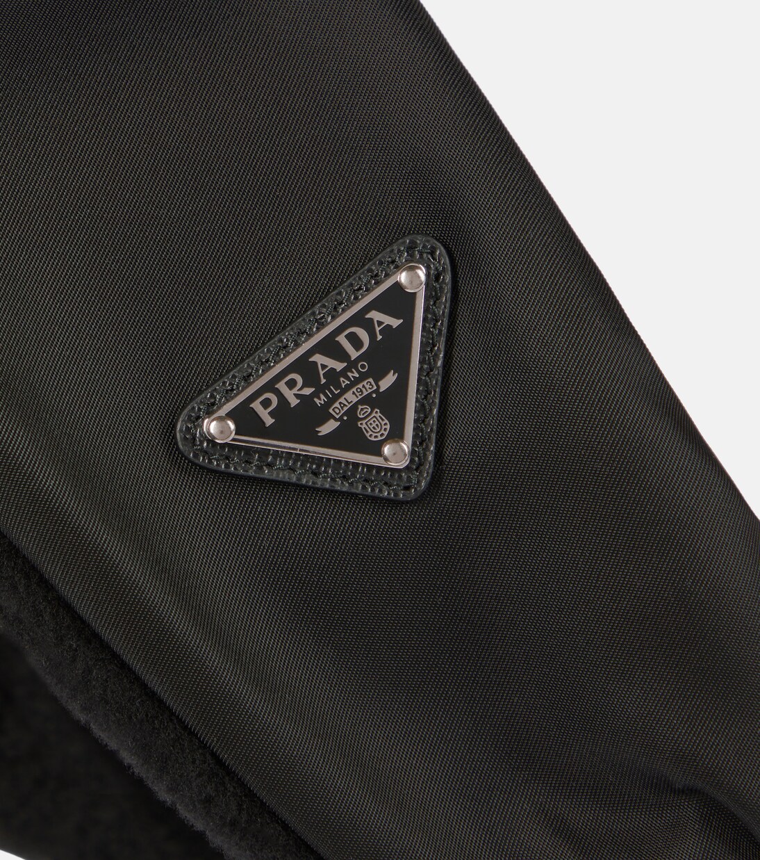 Fascia PRADA Re-Nylon per Giovani Stilosi