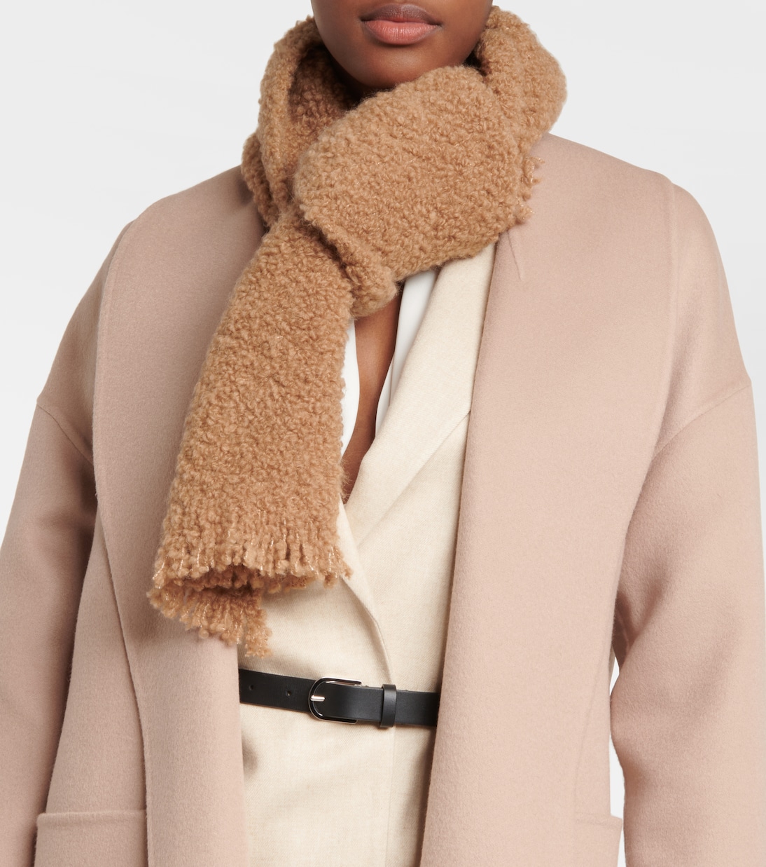 Sciarpa in bouclé soffice Loro Piana per stile giovane e trendy