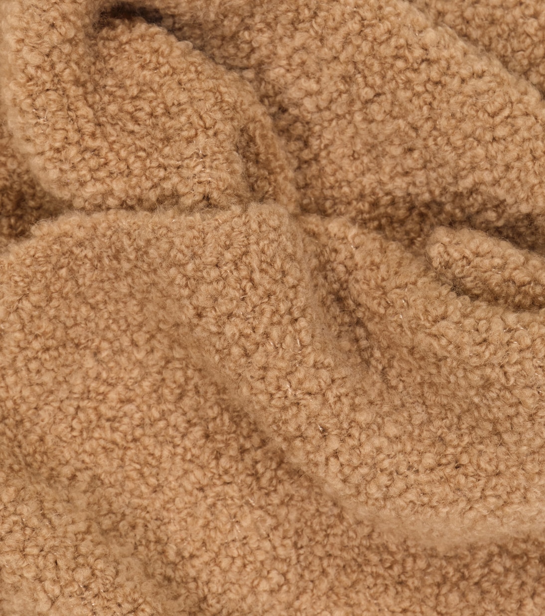 Sciarpa in bouclé soffice Loro Piana per stile giovane e trendy