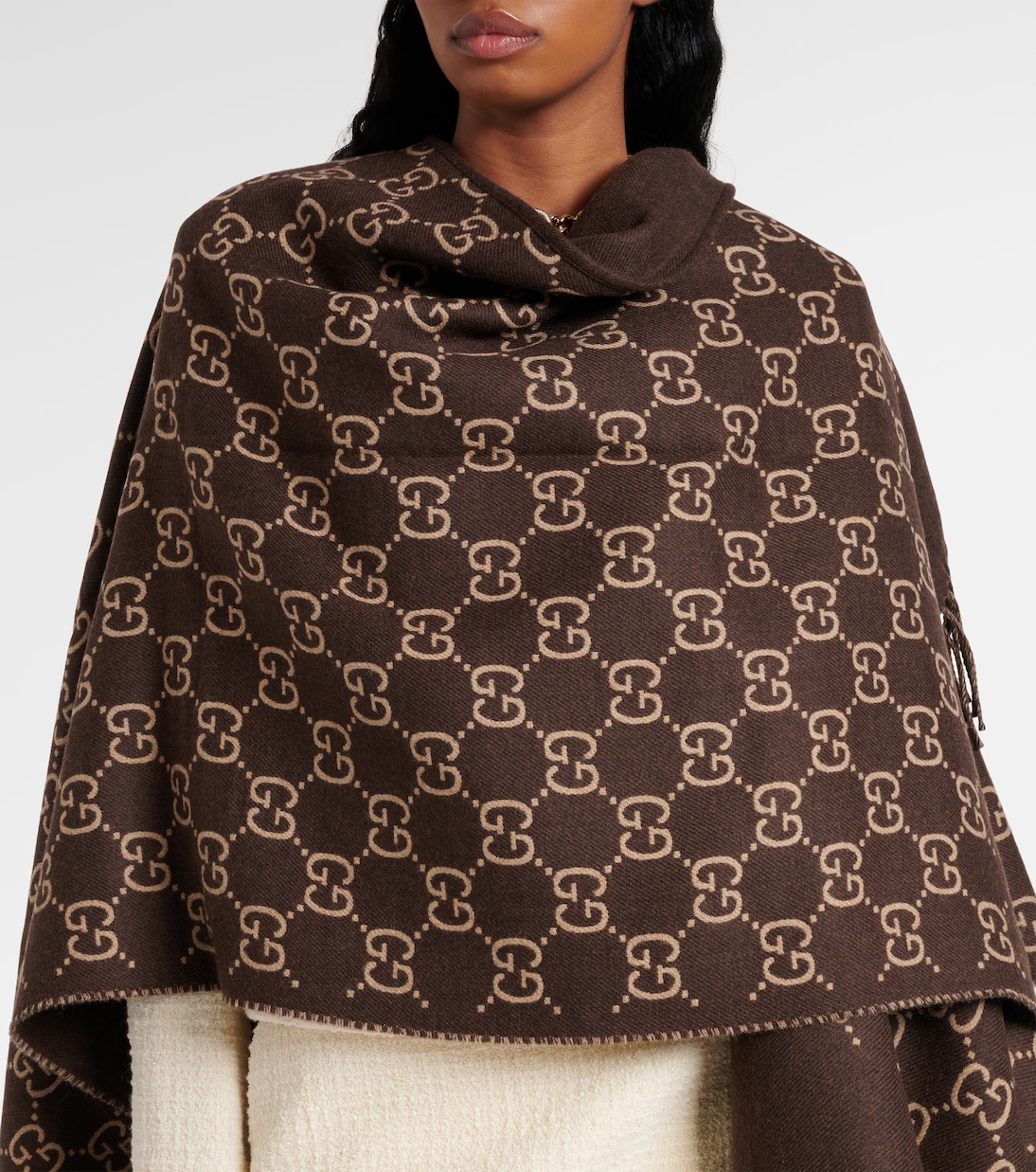 Scialle in jacquard di lana GG firmato GUCCI per uno stile giovane e ricercato