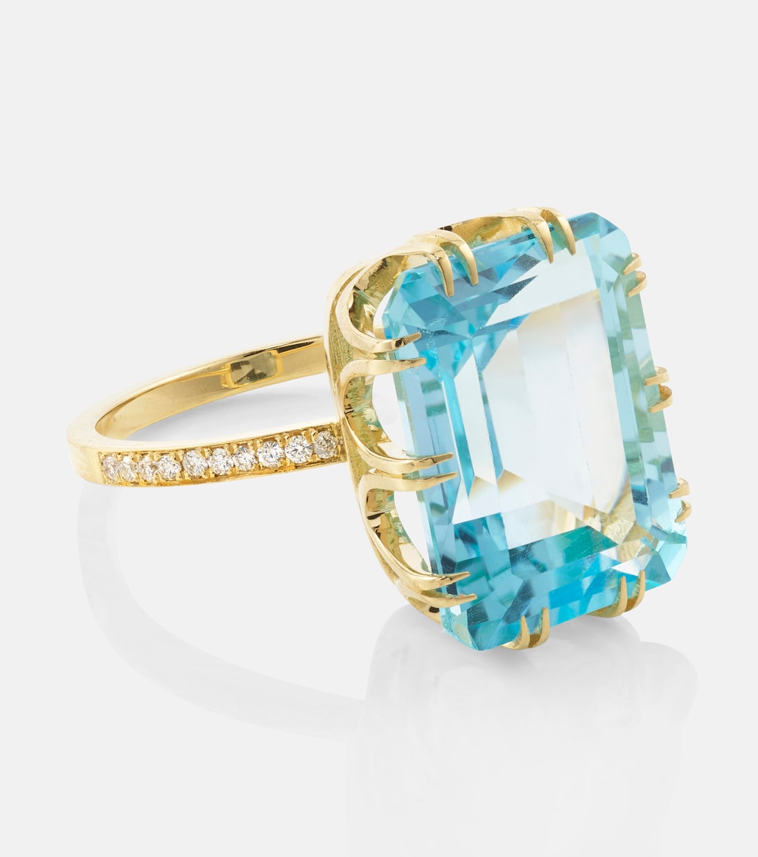 Anello in oro 18kt con topazio e diamanti, design moderno per giovani di Ileana Makri