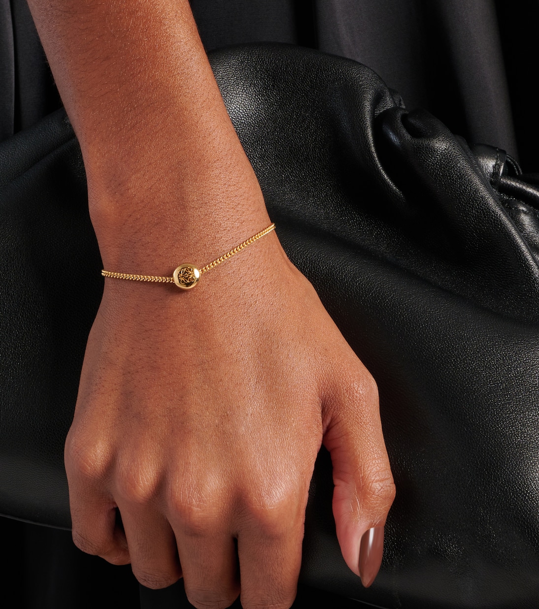 Bracciale in Argento Sterling LOEWE con Design a Ciottolo per Giovani Stilisti