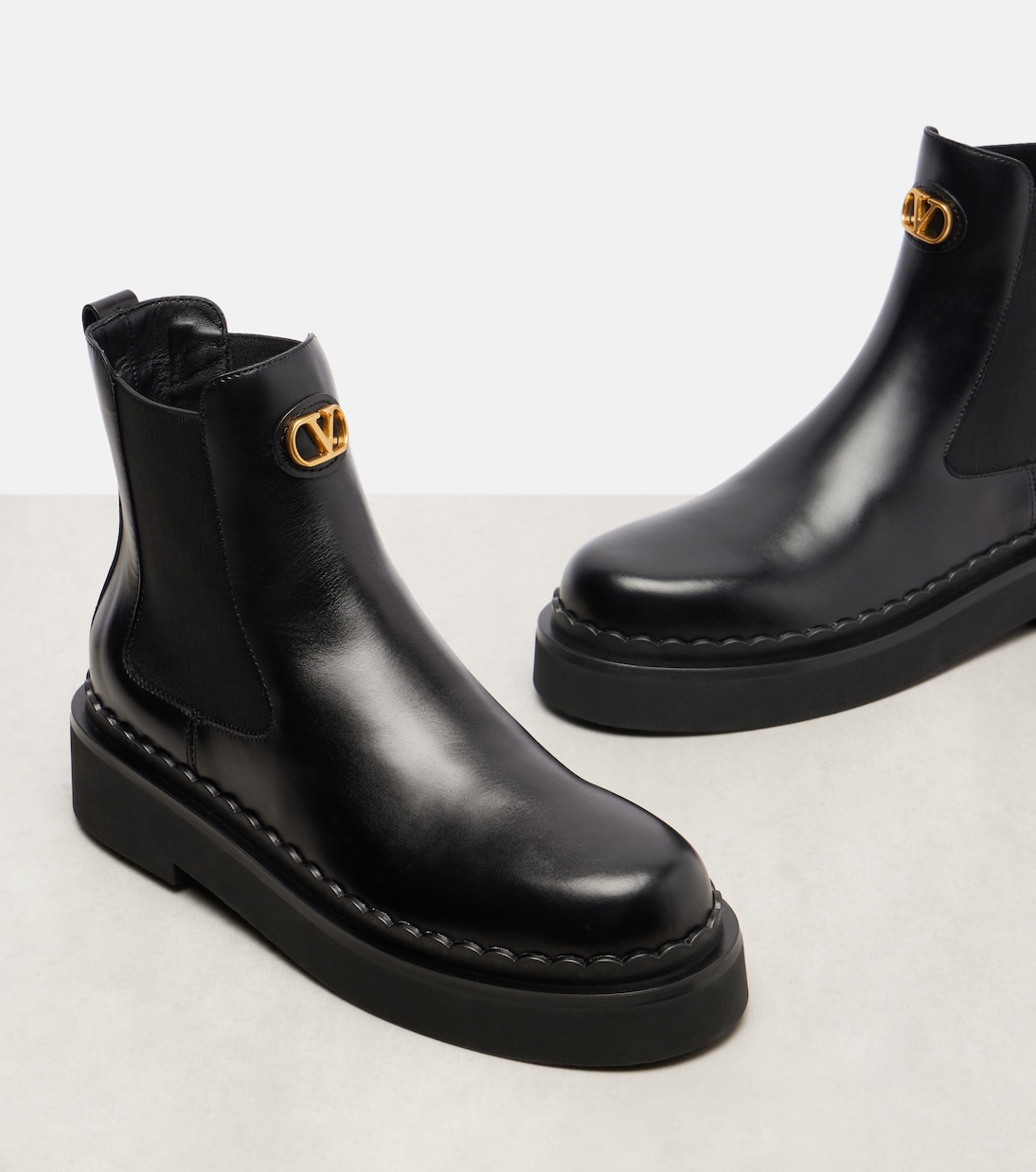VLogo Signature leather ankle boots | Valentino Garavani
