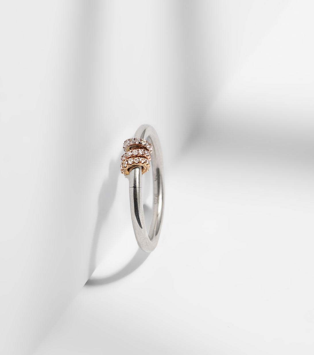 Anello Sirius in oro 18kt e argento sterling con diamanti | Spinelli Kilcollin