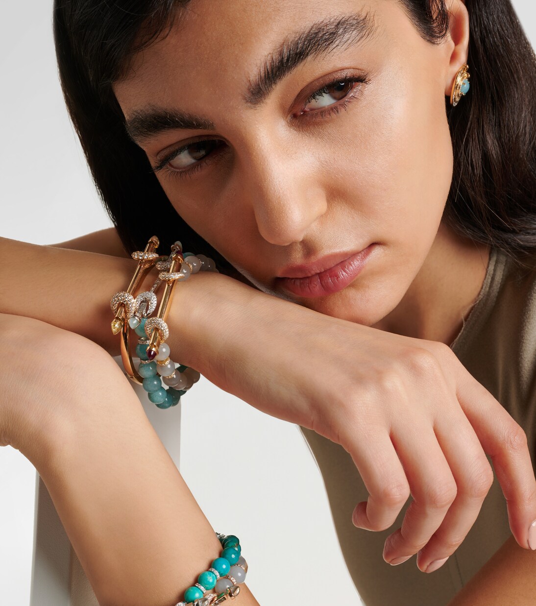Bracciale in oro bianco 18kt ANANYA Chakra con acquamarine e diamanti per giovani eleganti