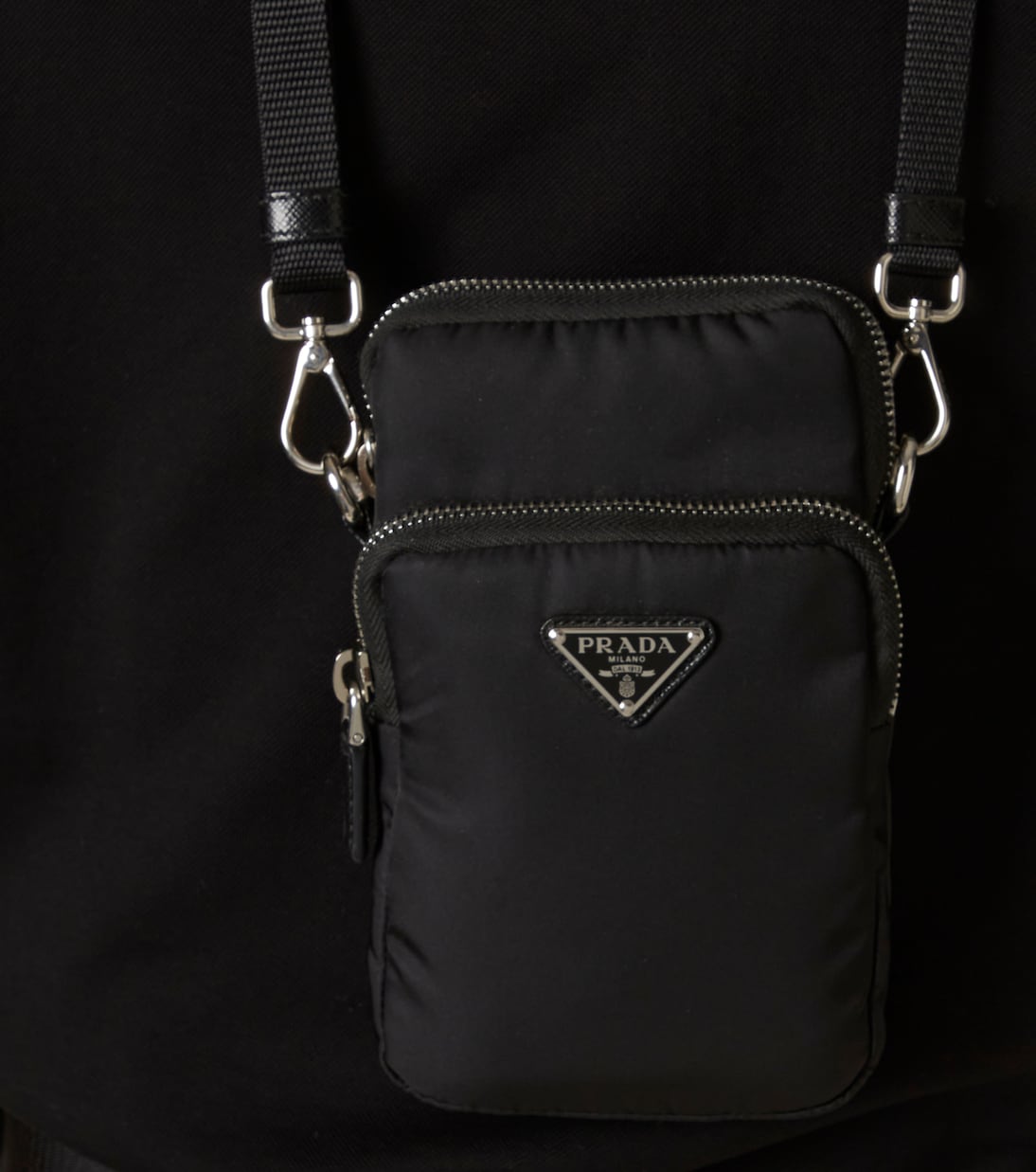 Borsa porta smartphone in nylon con tracolla | Prada