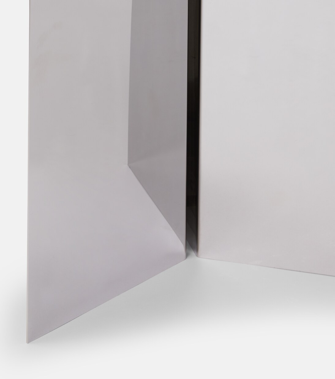 Slit Small side table | Hay