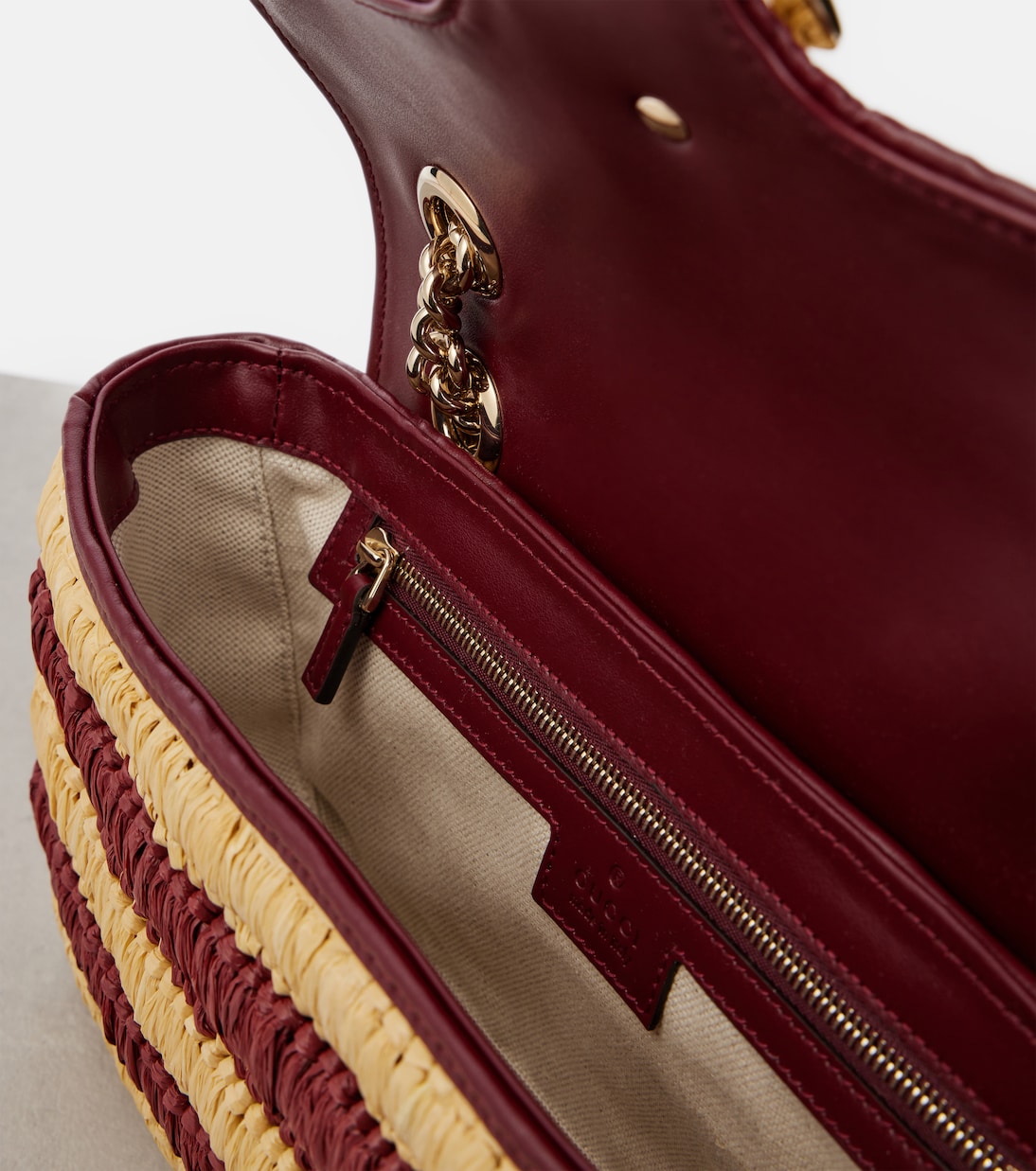 GG Marmont Medium woven shoulder bag | Gucci
