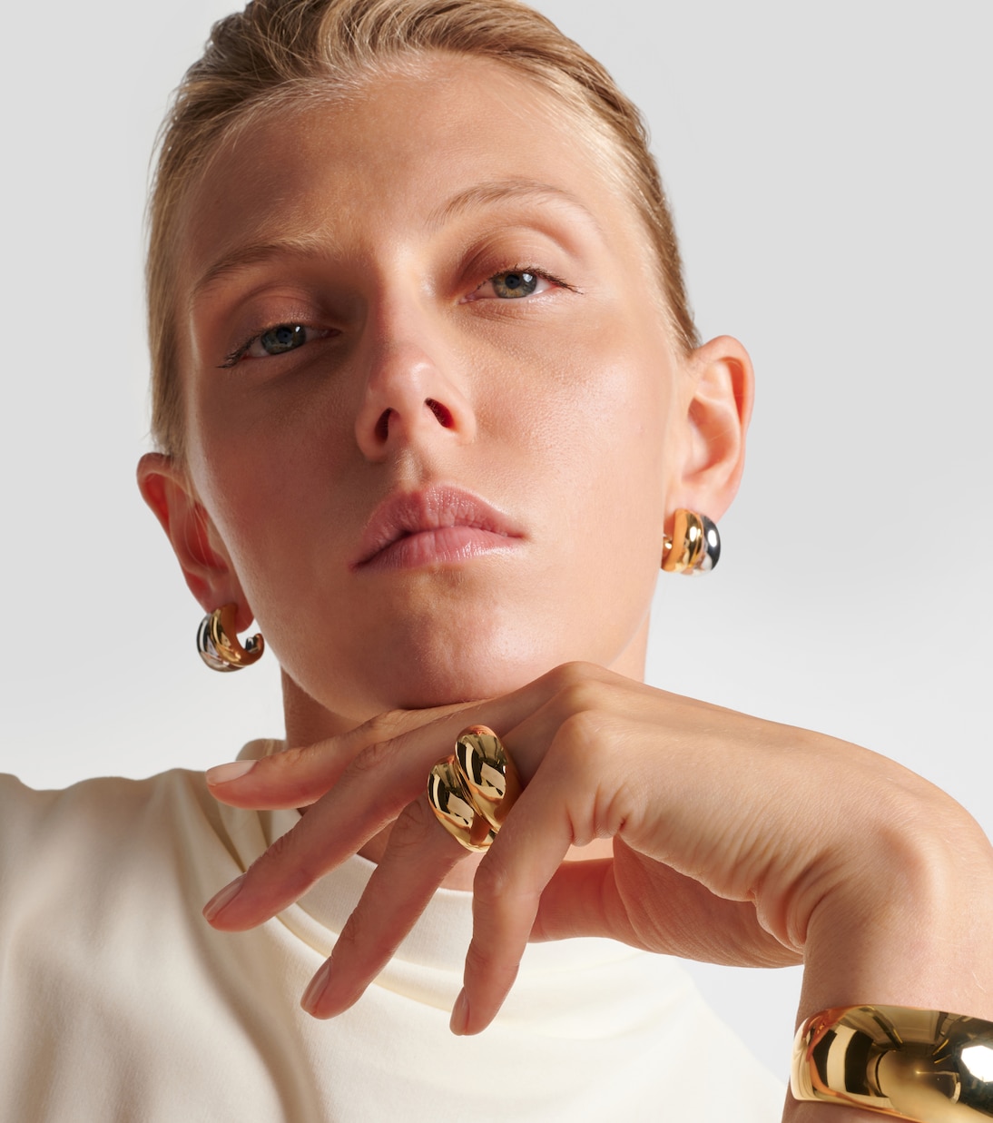 Anello placcato oro stile Chavez di Jennifer Fisher per giovani trendy