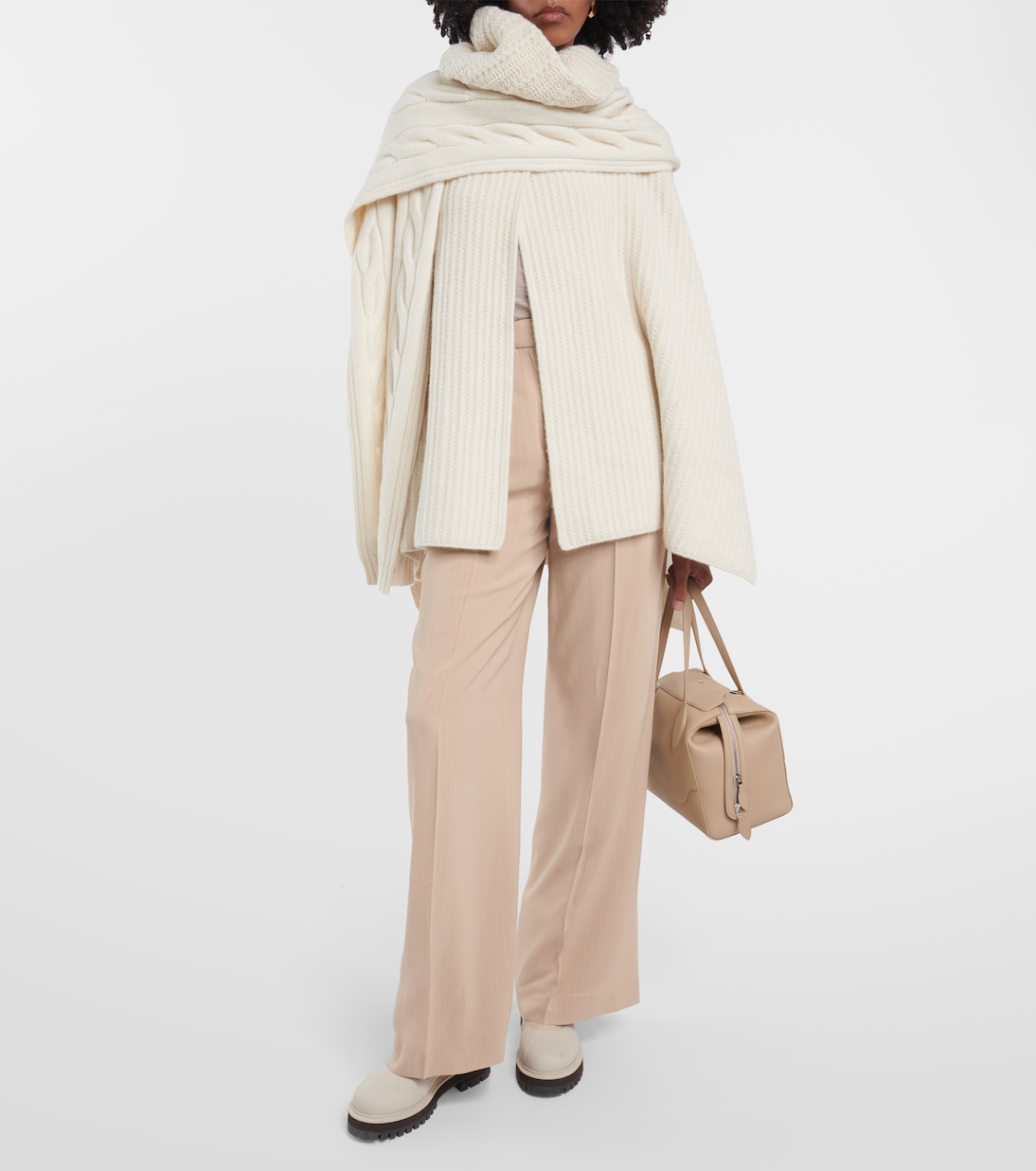 Sciarpa in cashmere di alta qualità Loro Piana, stile giovanile e moderno