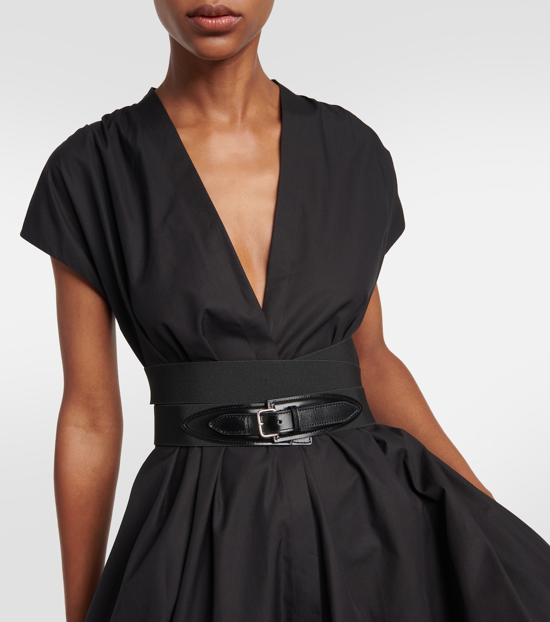 Vestido midi de popelín de algodón con cinturón Alaïa para jóvenes modernos