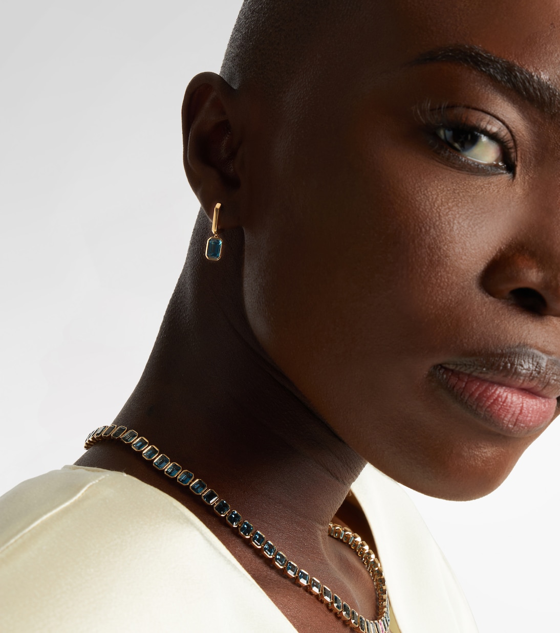 Orecchini pendenti in oro 18kt (750/1000) con topazio | Bucherer Fine Jewellery