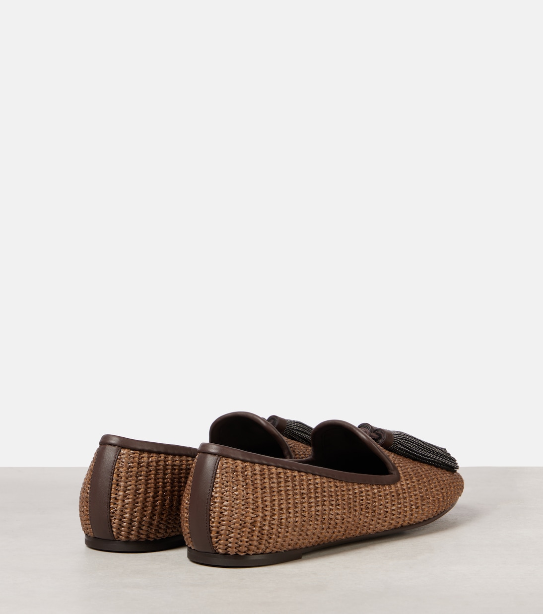 Scarpe intrecciate Brunello Cucinelli: stile giovane e raffinato per il tuo guardaroba italiano.