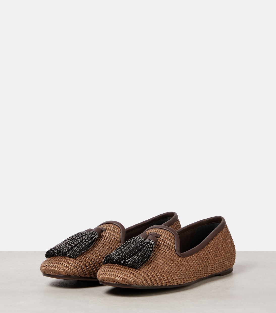 Scarpe intrecciate Brunello Cucinelli: stile giovane e raffinato per il tuo guardaroba italiano.