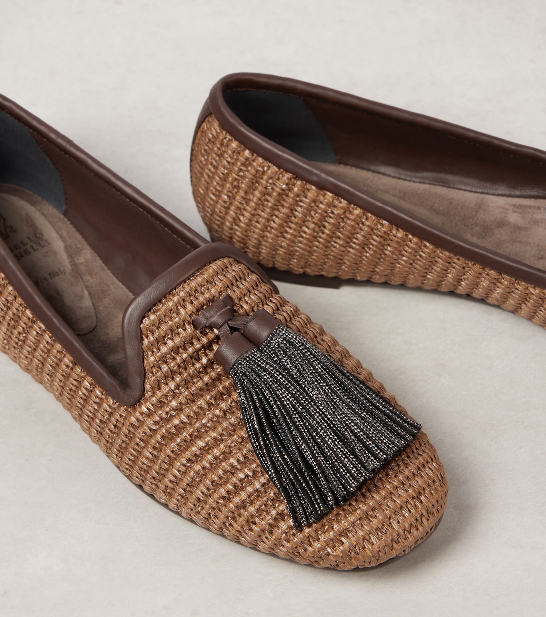 Scarpe intrecciate Brunello Cucinelli: stile giovane e raffinato per il tuo guardaroba italiano.