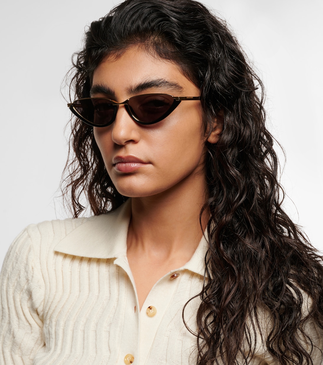 Occhiali da sole BOTTEGA VENETA stile cat-eye per giovani trendy
