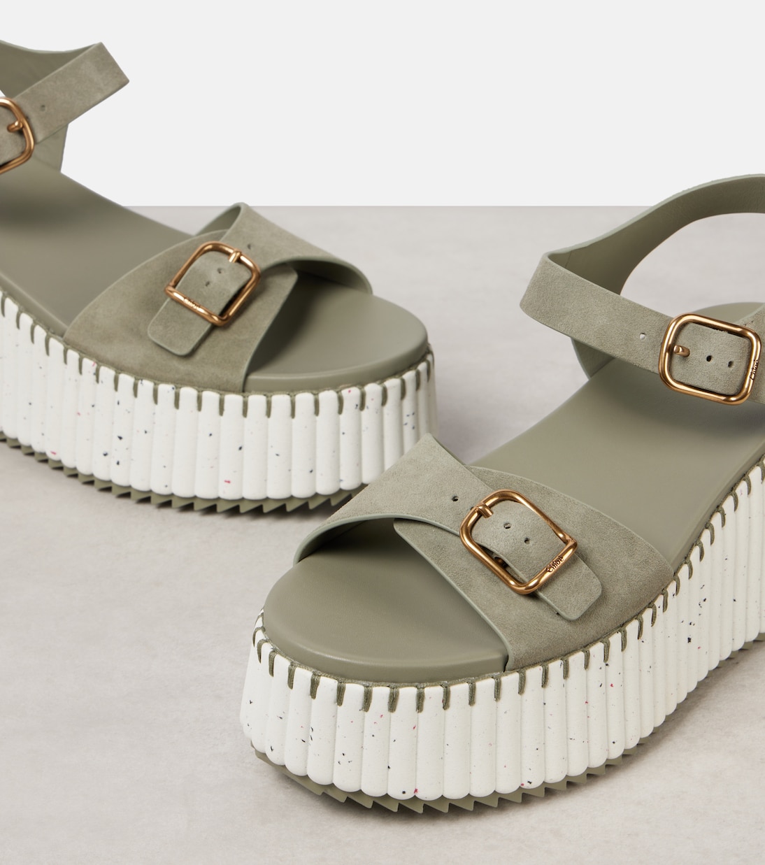 Sandali in suede con plateau firmati CHLOÉ per giovani trendsetter