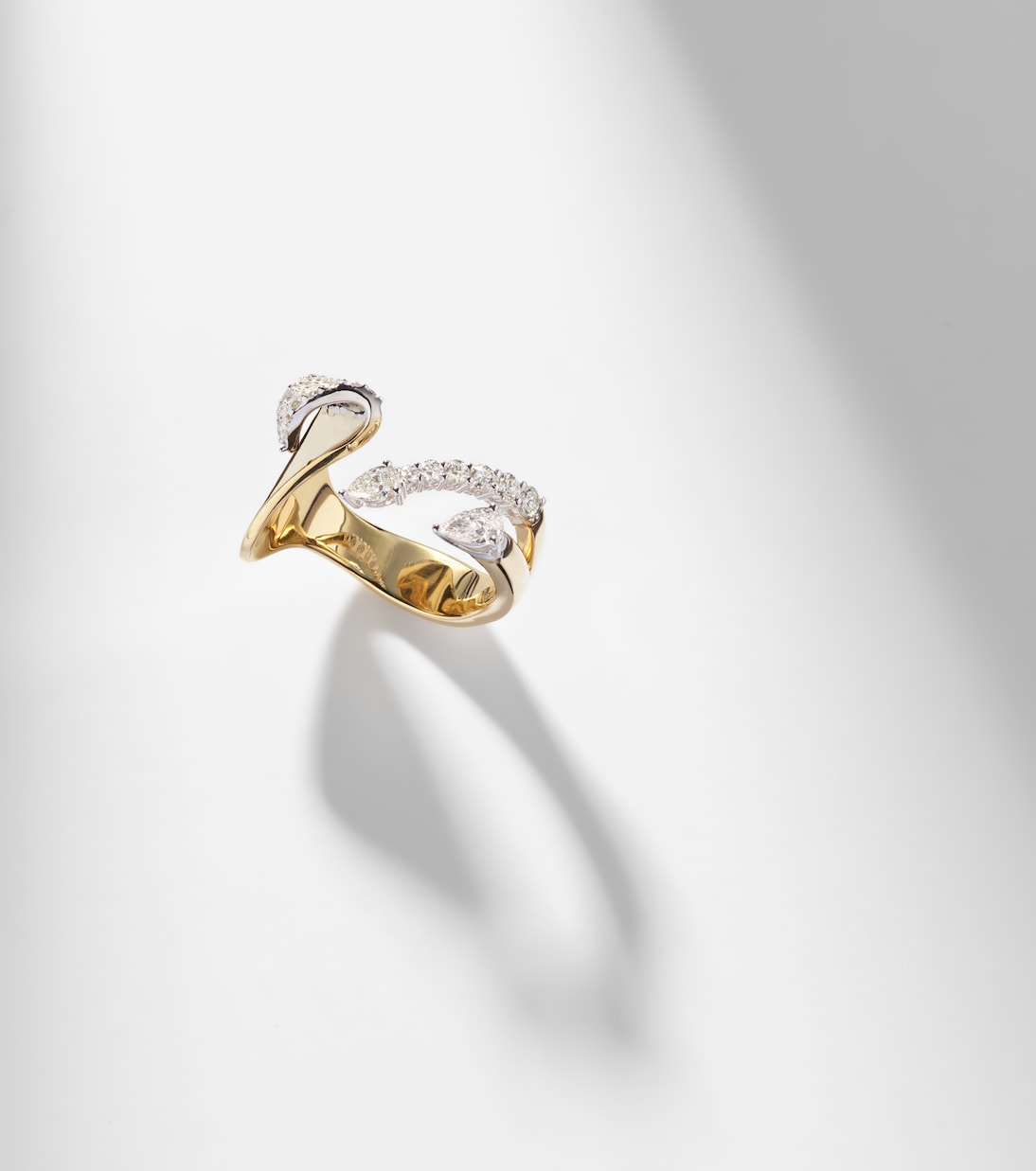 Golden Strada 18kt gold ring with diamonds  | Yeprem