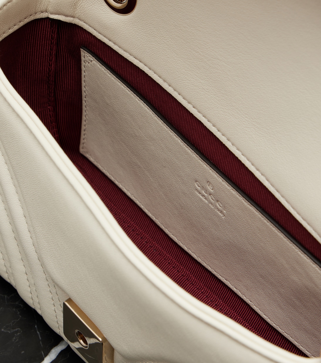 GG Marmont Small leather shoulder bag | Gucci