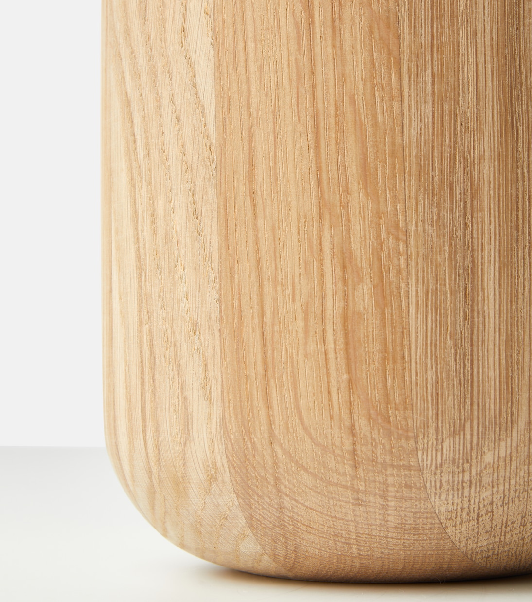 Busk oak vase | Michaël Verheyden