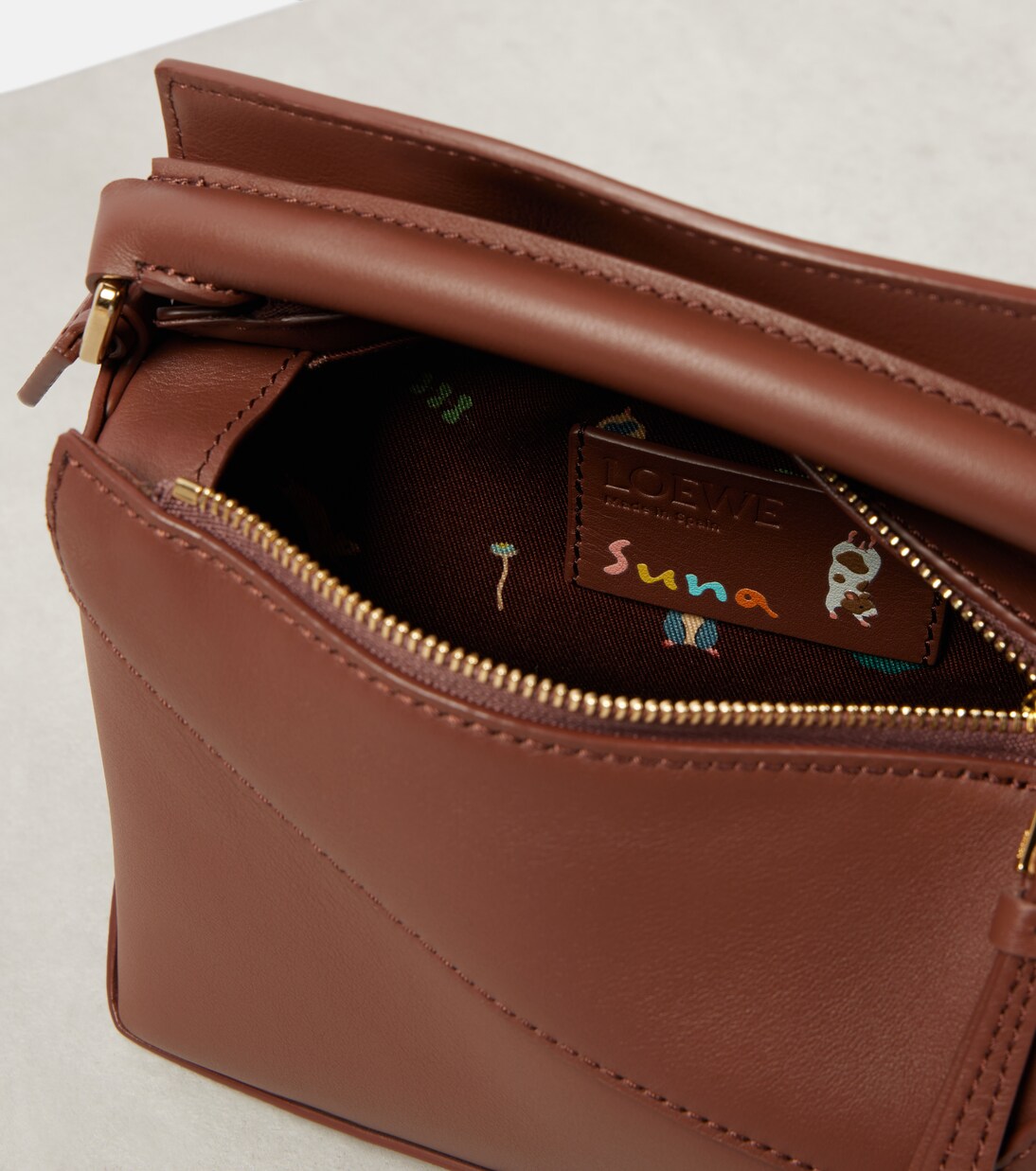 x Suna Fujita Puzzle Edge Hamster Mini crossbody bag in brown - Loewe |  Mytheresa